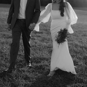 Long tulle puffed sleeve crepe wedding dress size 10